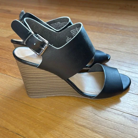 Old Navy Wedges - Picture 1 of 3